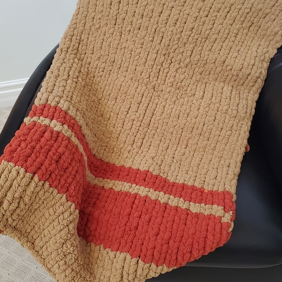 Handmade 65"×35" chunky blanket - Picture 6 of 12